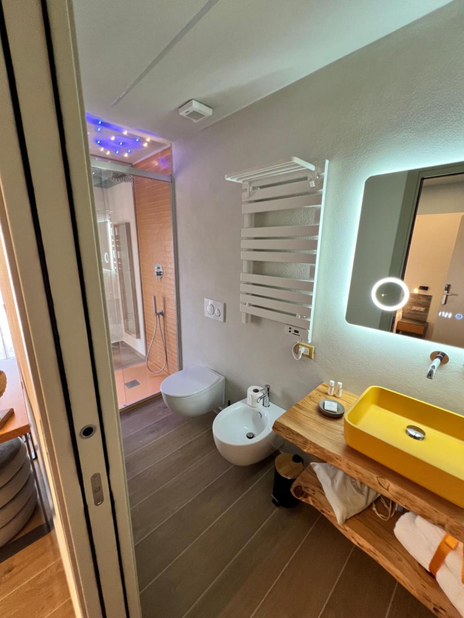 Luci Sul Mare -Boutique Rooms Follonica Esterno foto