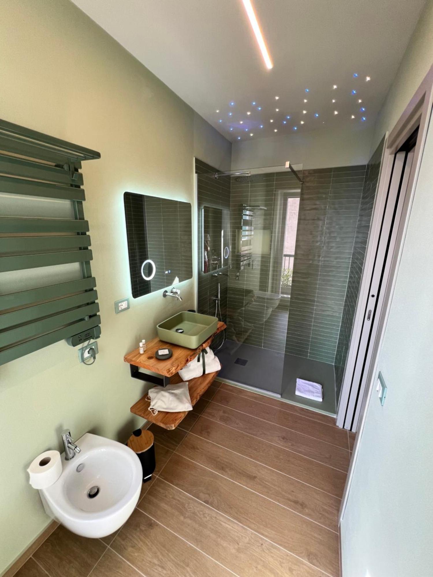 Luci Sul Mare -Boutique Rooms Follonica Esterno foto