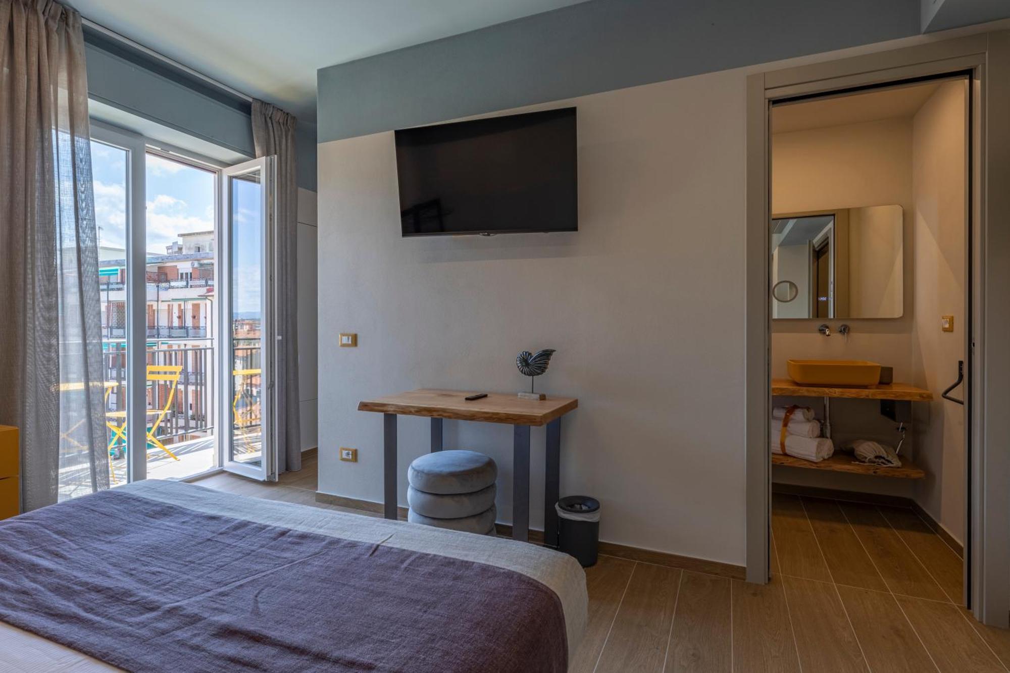 Luci Sul Mare -Boutique Rooms Follonica Esterno foto